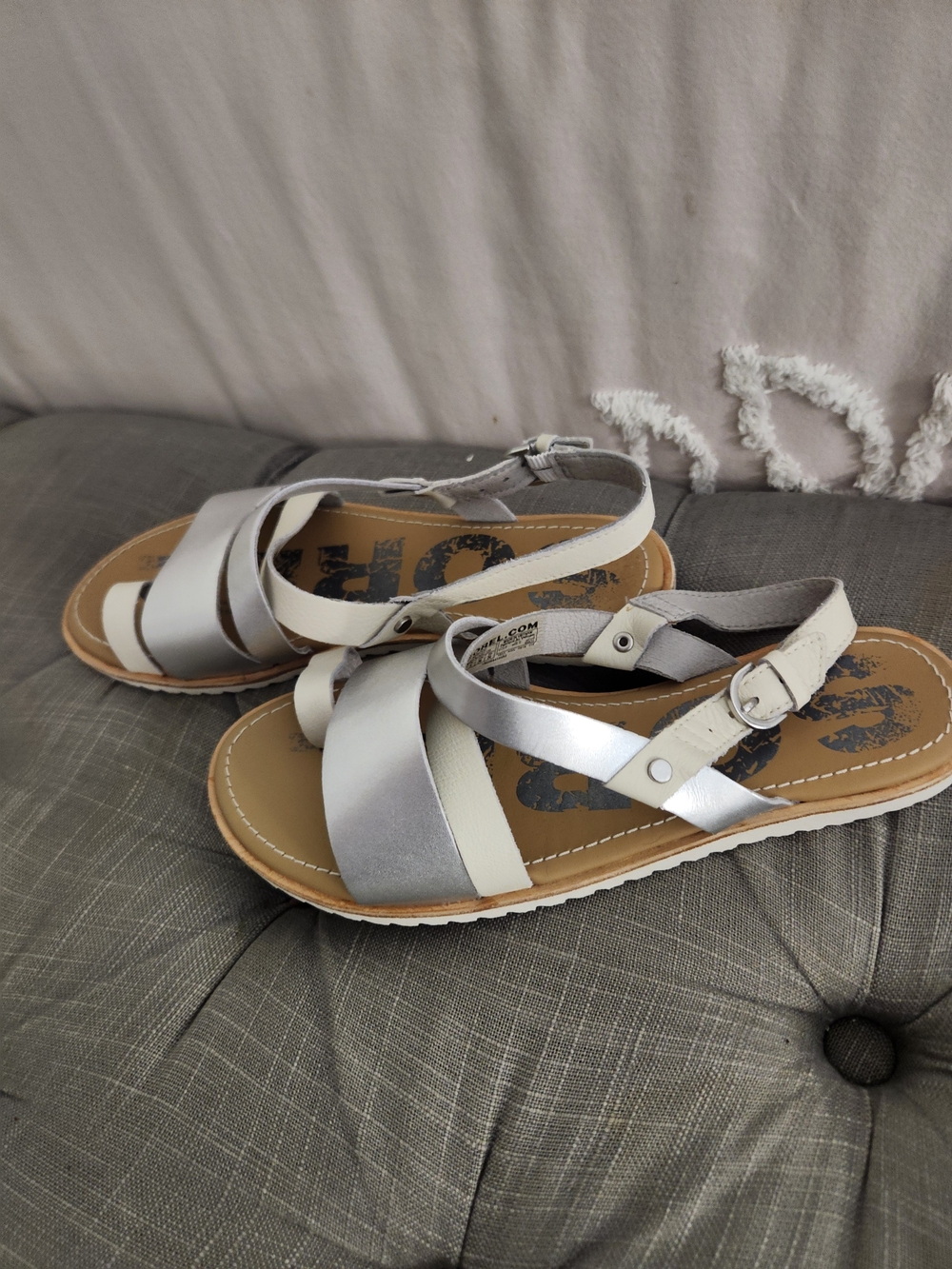Sorel Women's Silver and White Leather Cross-Strap Sandals